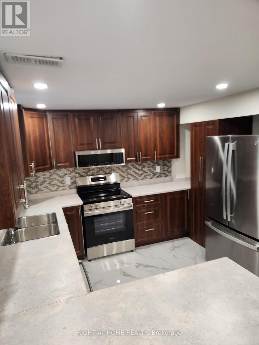 












LOWER - 62 PINEWAY PLACE

,
Brampton (Northgate),




Ontario
L6S5S4

