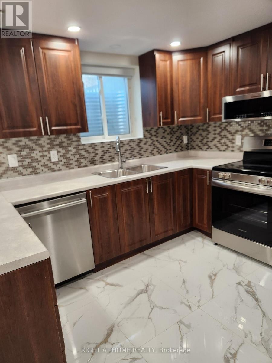












LOWER - 62 PINEWAY PLACE

,
Brampton (Northgate),




Ontario
L6S5S4

