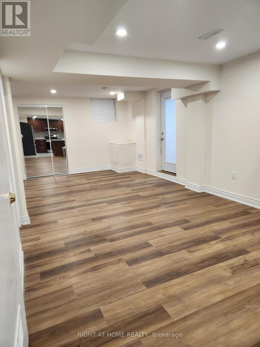 












LOWER - 62 PINEWAY PLACE

,
Brampton (Northgate),




Ontario
L6S5S4

