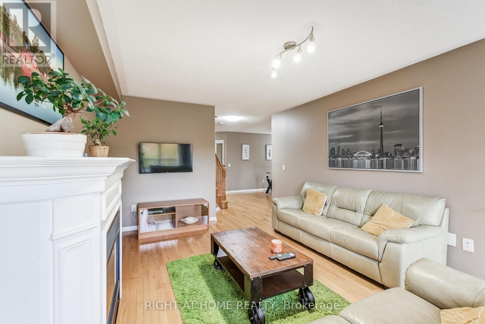 












51 CRESTRIDGE DRIVE

,
Caledon (Bolton North),




Ontario
L7E2T9

