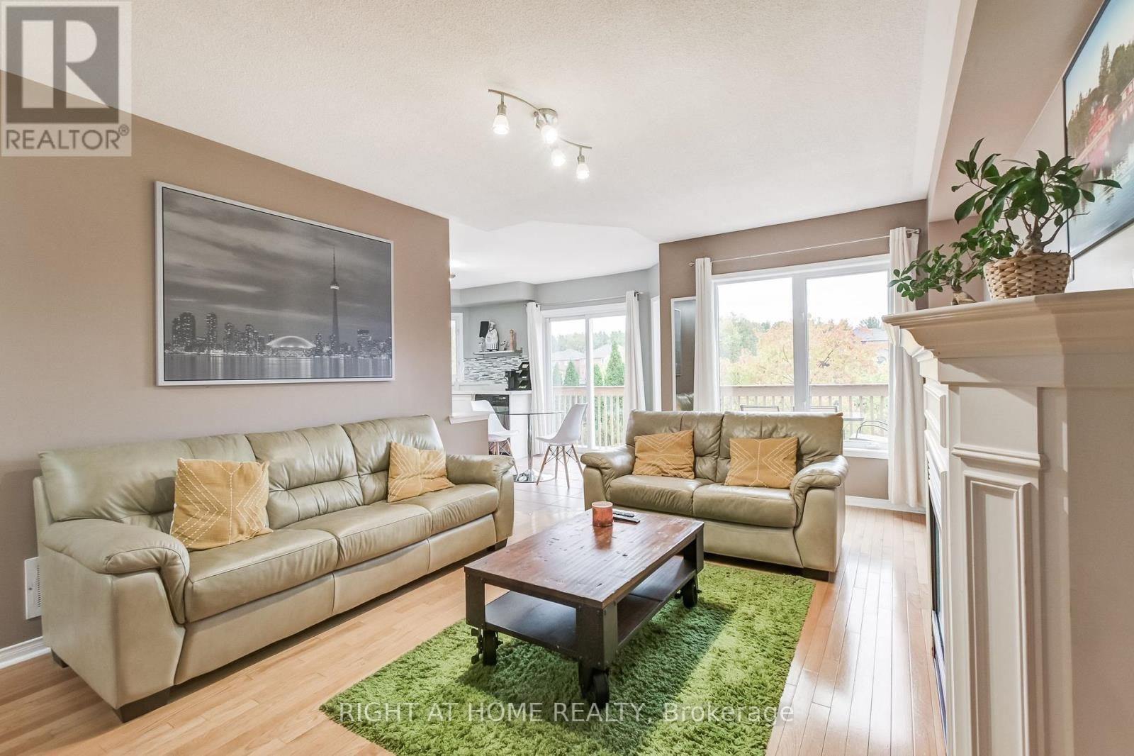 












51 CRESTRIDGE DRIVE

,
Caledon (Bolton North),




Ontario
L7E2T9

