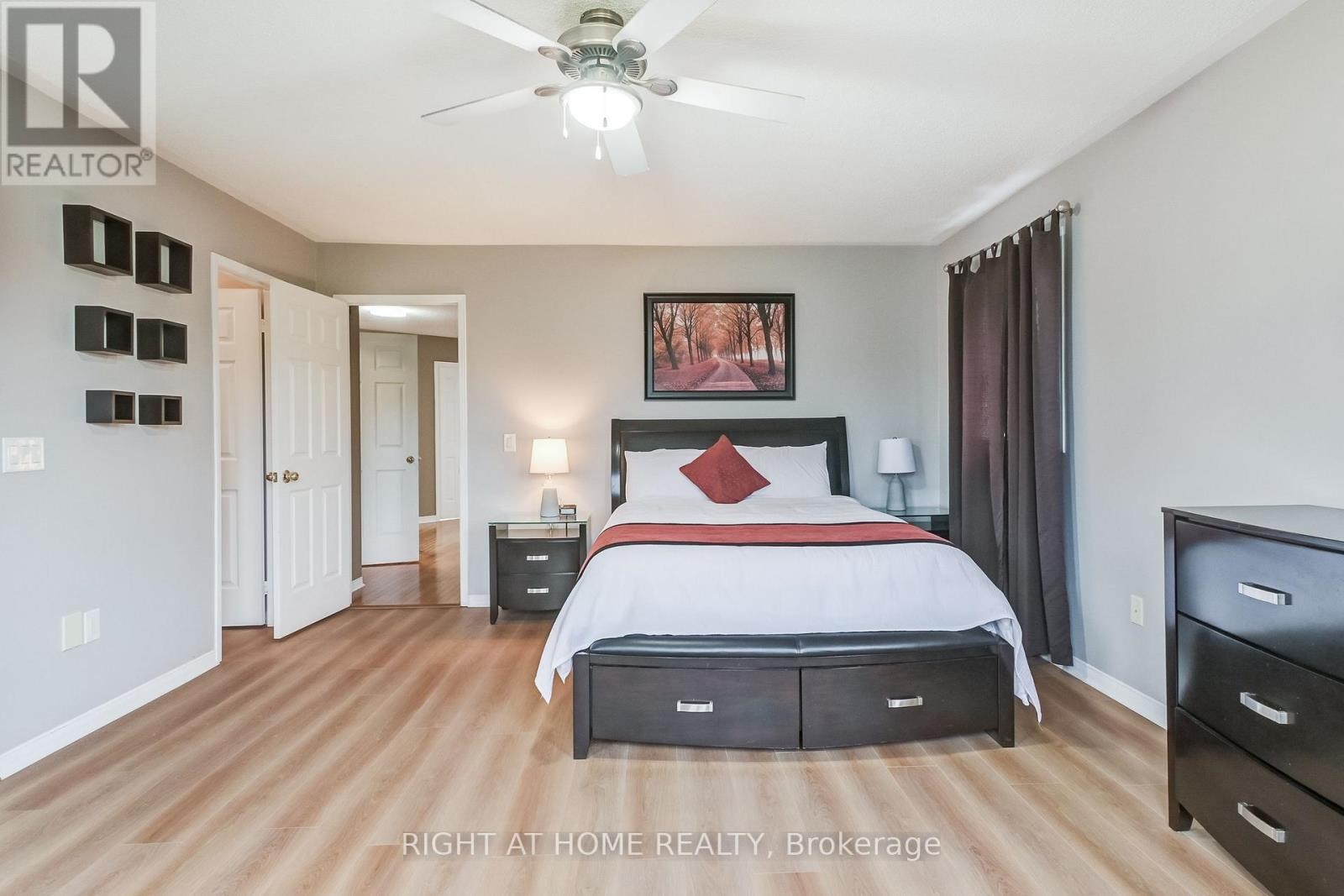 












51 CRESTRIDGE DRIVE

,
Caledon (Bolton North),




Ontario
L7E2T9

