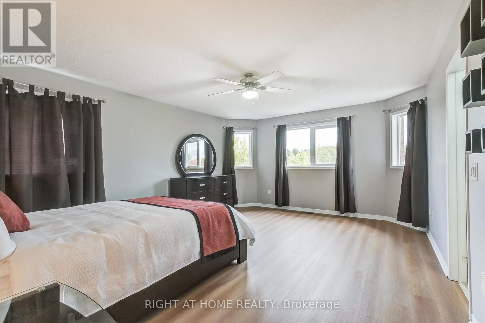












51 CRESTRIDGE DRIVE

,
Caledon (Bolton North),




Ontario
L7E2T9

