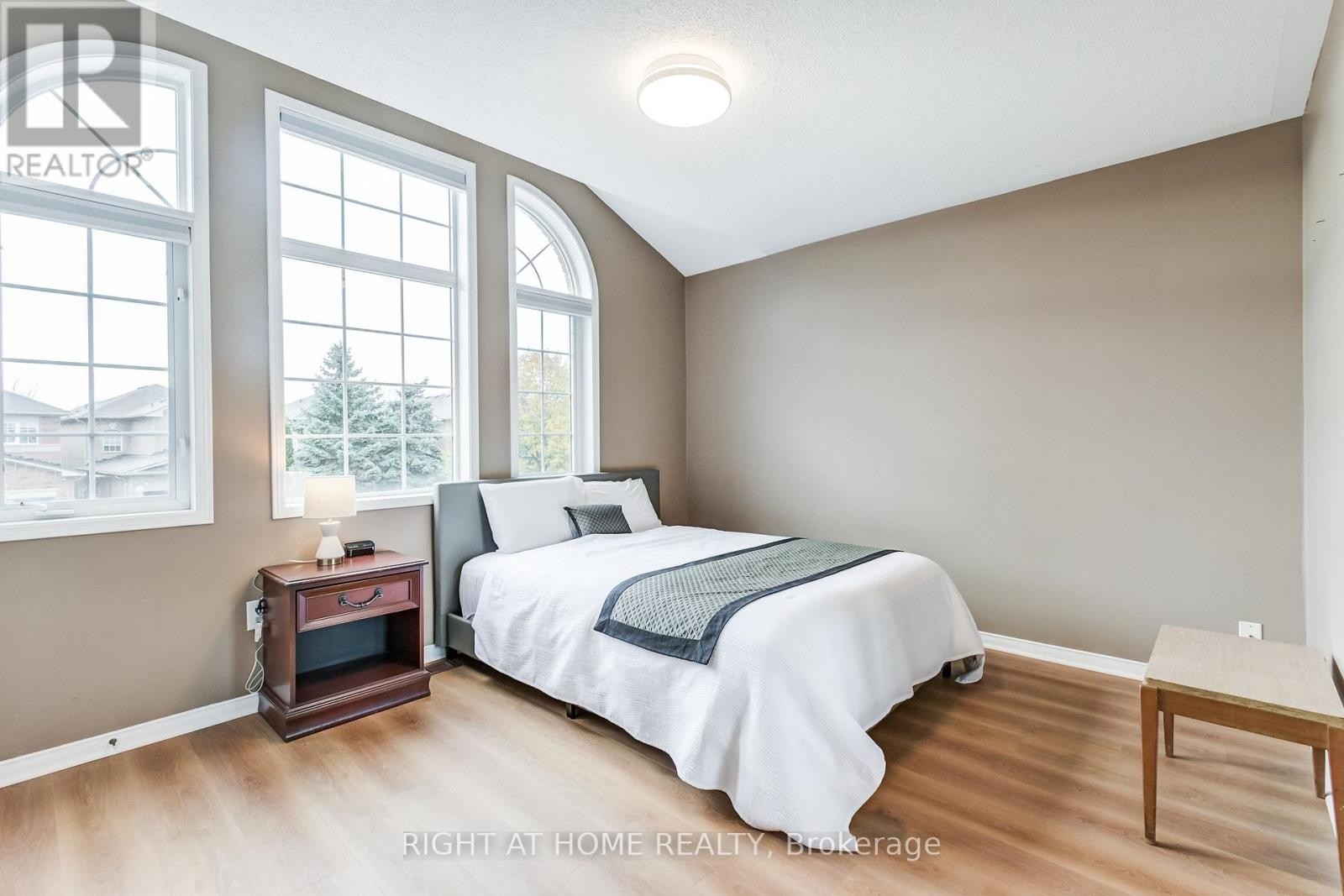 












51 CRESTRIDGE DRIVE

,
Caledon (Bolton North),




Ontario
L7E2T9

