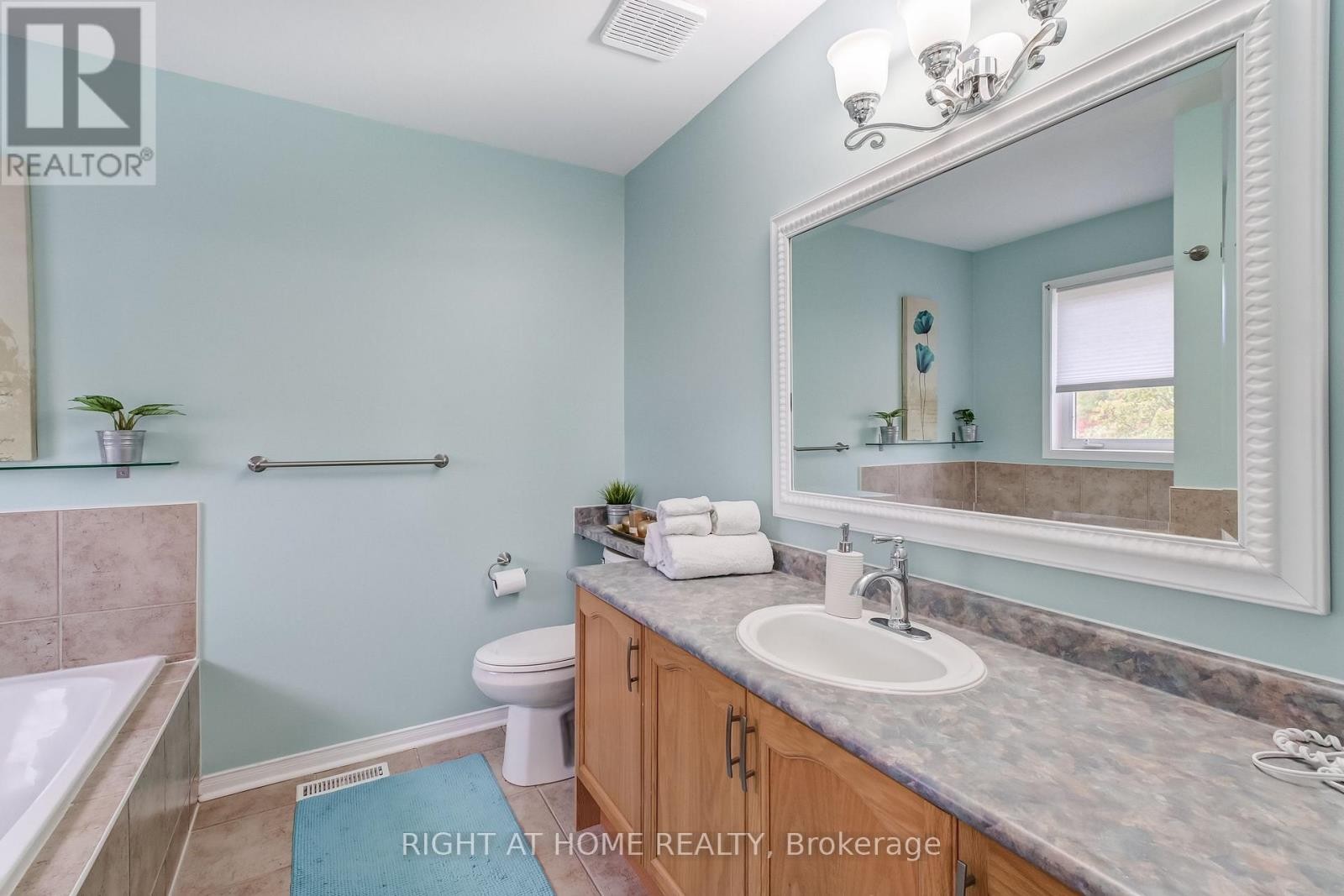 












51 CRESTRIDGE DRIVE

,
Caledon (Bolton North),




Ontario
L7E2T9

