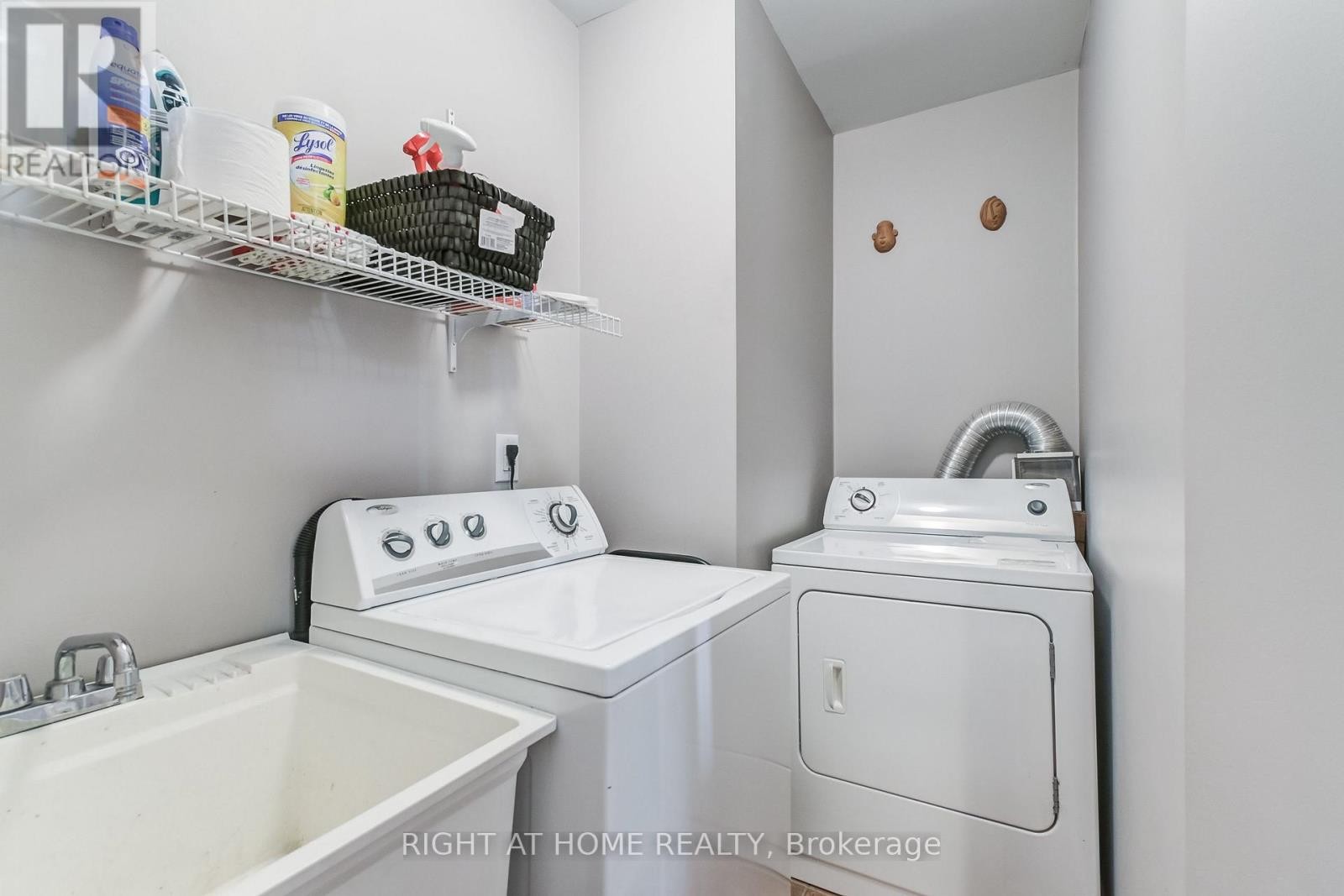 












51 CRESTRIDGE DRIVE

,
Caledon (Bolton North),




Ontario
L7E2T9

