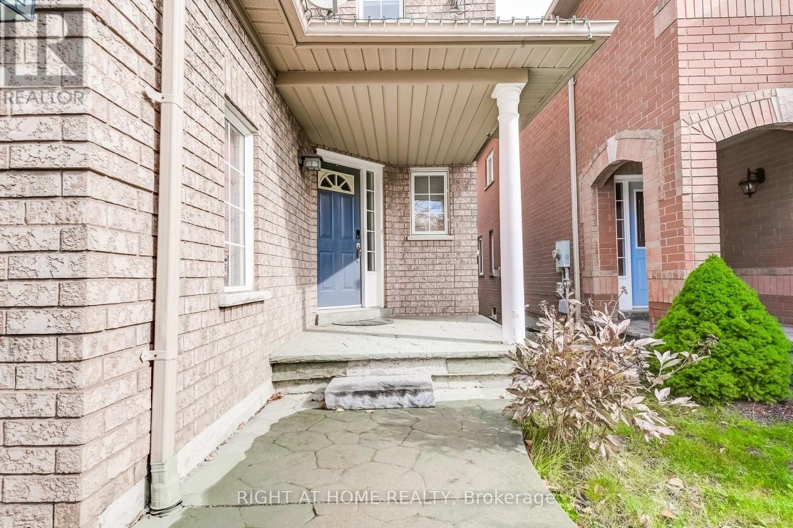 












51 CRESTRIDGE DRIVE

,
Caledon (Bolton North),




Ontario
L7E2T9

