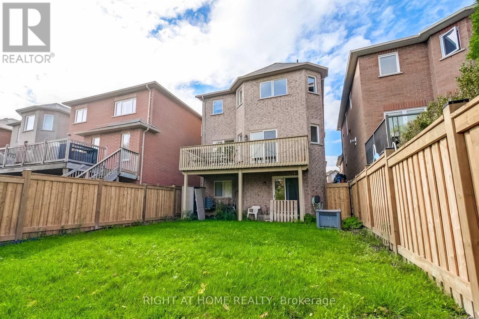 












51 CRESTRIDGE DRIVE

,
Caledon (Bolton North),




Ontario
L7E2T9

