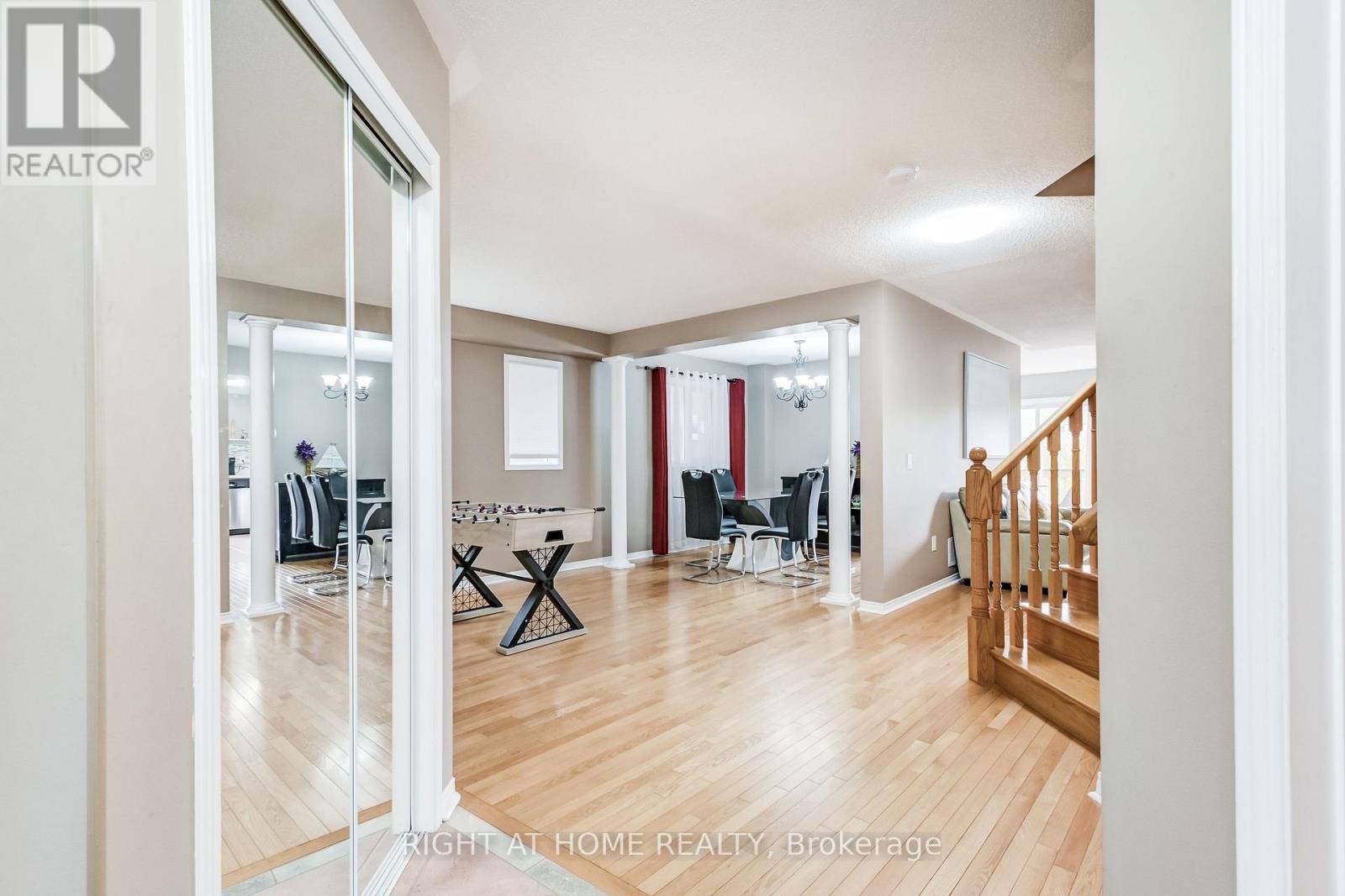 












51 CRESTRIDGE DRIVE

,
Caledon (Bolton North),




Ontario
L7E2T9

