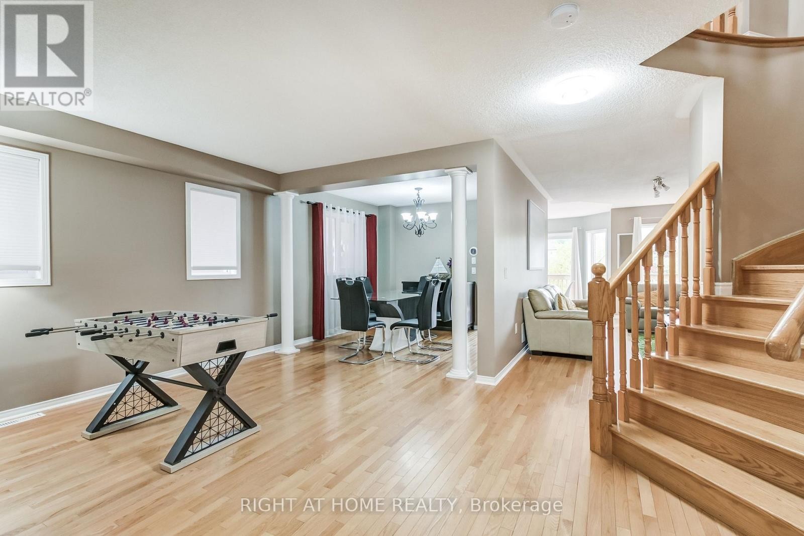 












51 CRESTRIDGE DRIVE

,
Caledon (Bolton North),




Ontario
L7E2T9

