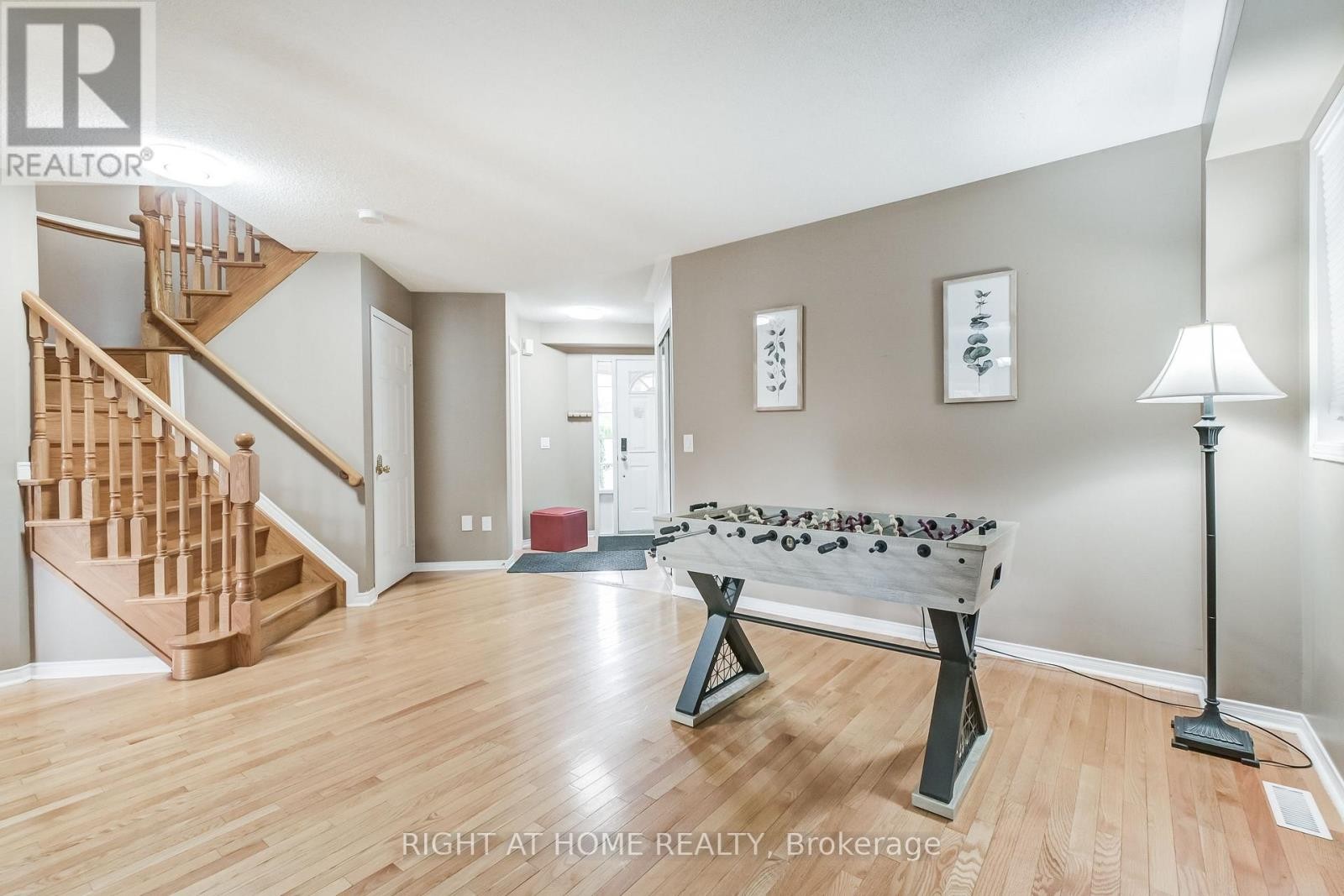 












51 CRESTRIDGE DRIVE

,
Caledon (Bolton North),




Ontario
L7E2T9

