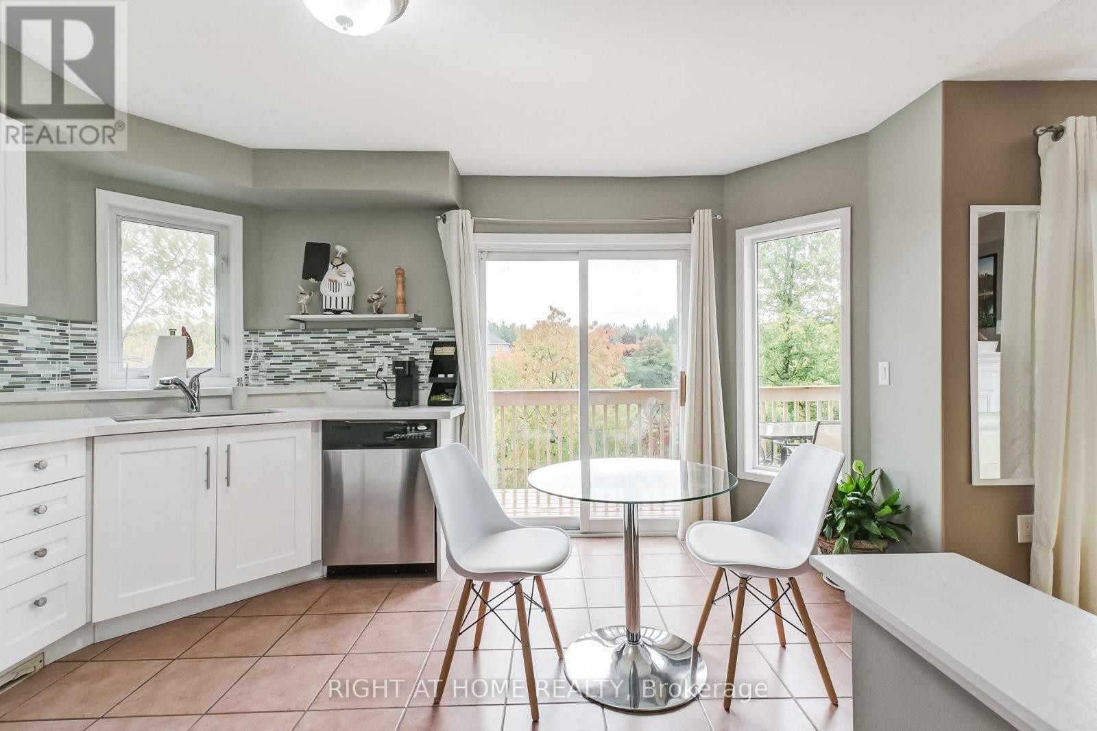 












51 CRESTRIDGE DRIVE

,
Caledon (Bolton North),




Ontario
L7E2T9

