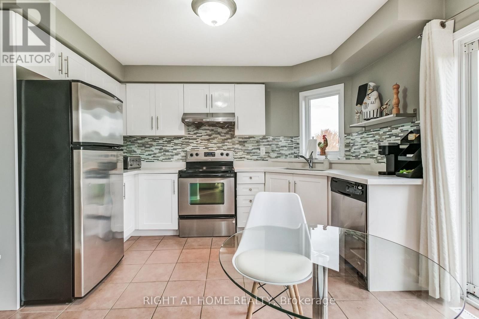 












51 CRESTRIDGE DRIVE

,
Caledon (Bolton North),




Ontario
L7E2T9

