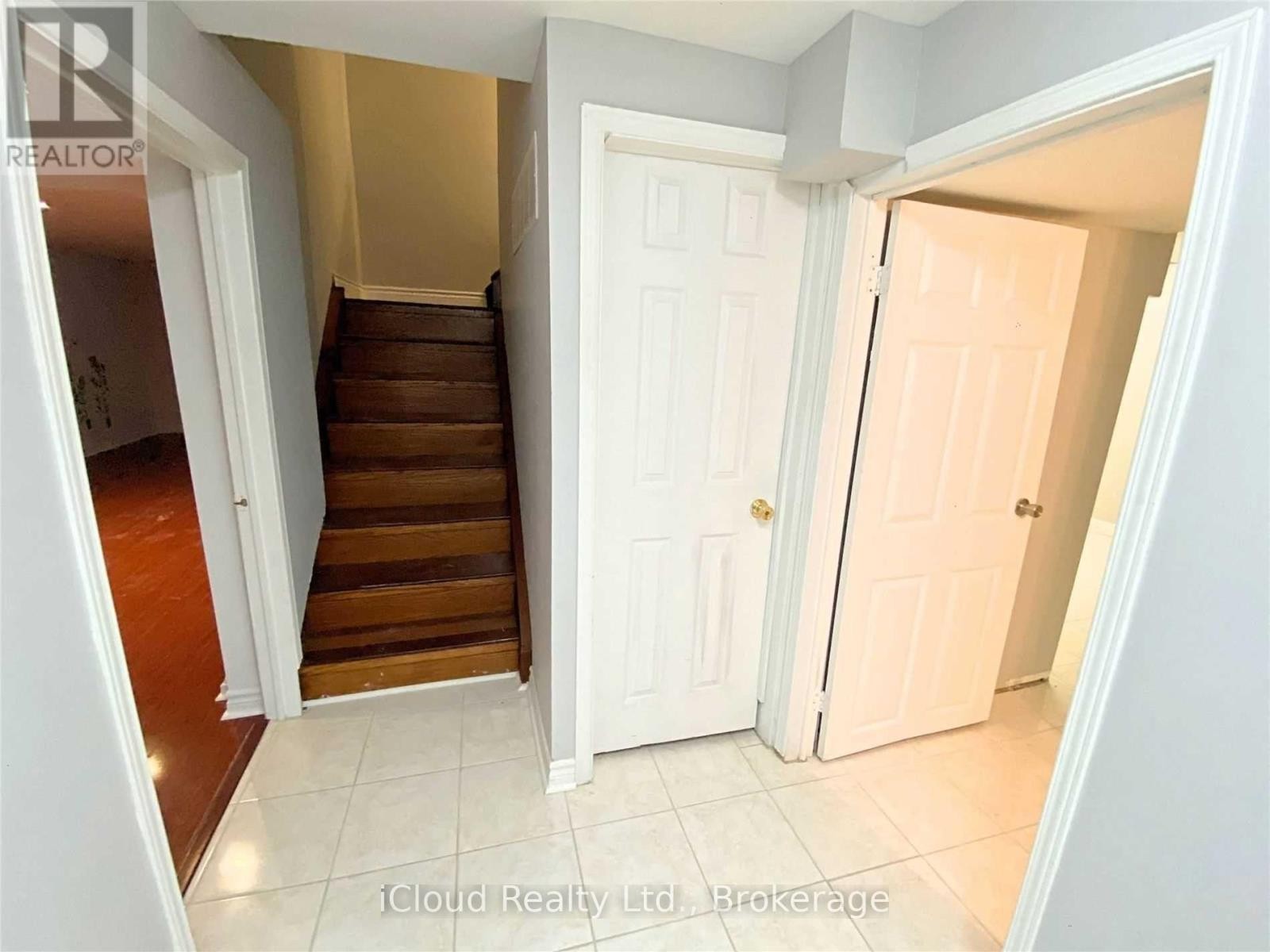 












BASEMENT - 1659 SUMMERGROVE CRESCENT

,
Mississauga (East Credit),




Ontario
L5M3Z6

