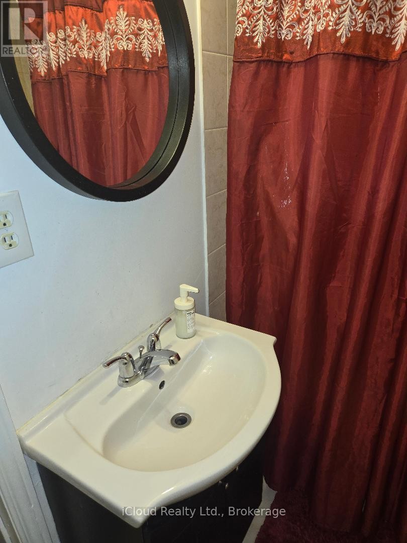 












BASEMENT - 1659 SUMMERGROVE CRESCENT

,
Mississauga (East Credit),




Ontario
L5M3Z6

