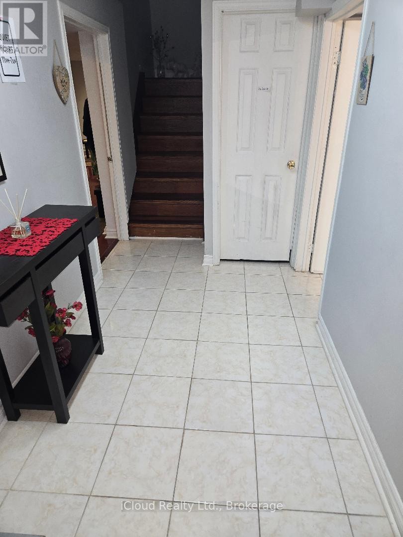 












BASEMENT - 1659 SUMMERGROVE CRESCENT

,
Mississauga (East Credit),




Ontario
L5M3Z6

