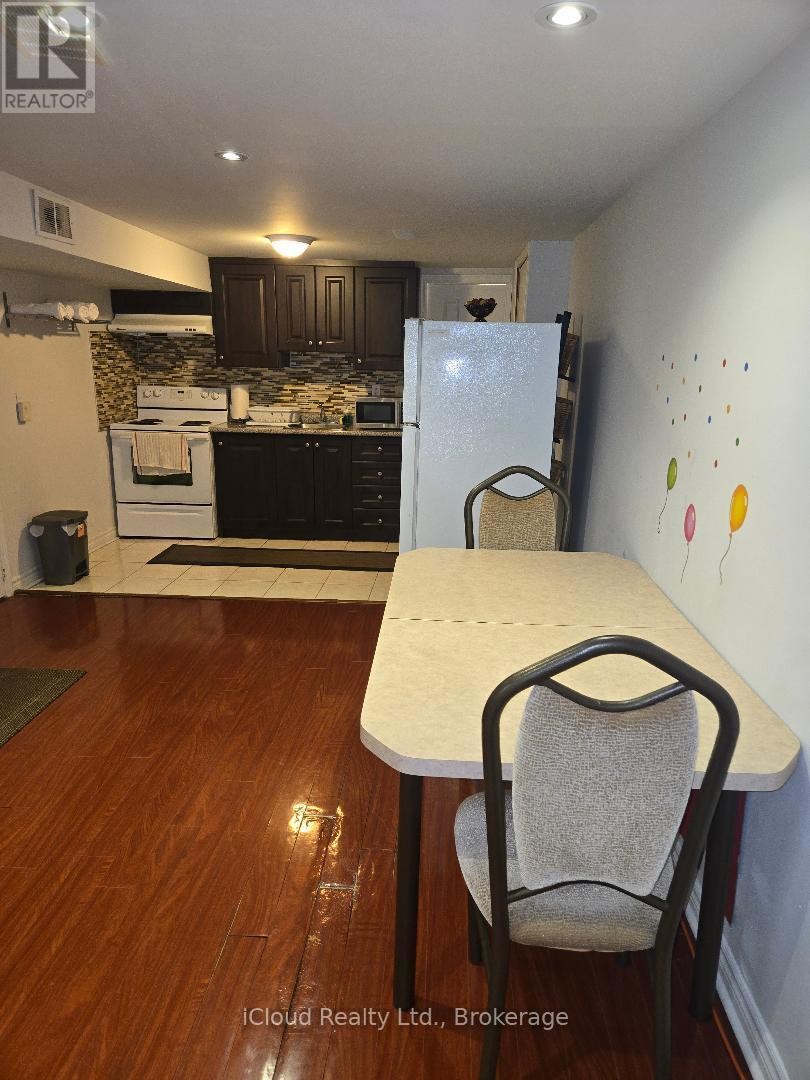 












BASEMENT - 1659 SUMMERGROVE CRESCENT

,
Mississauga (East Credit),




Ontario
L5M3Z6

