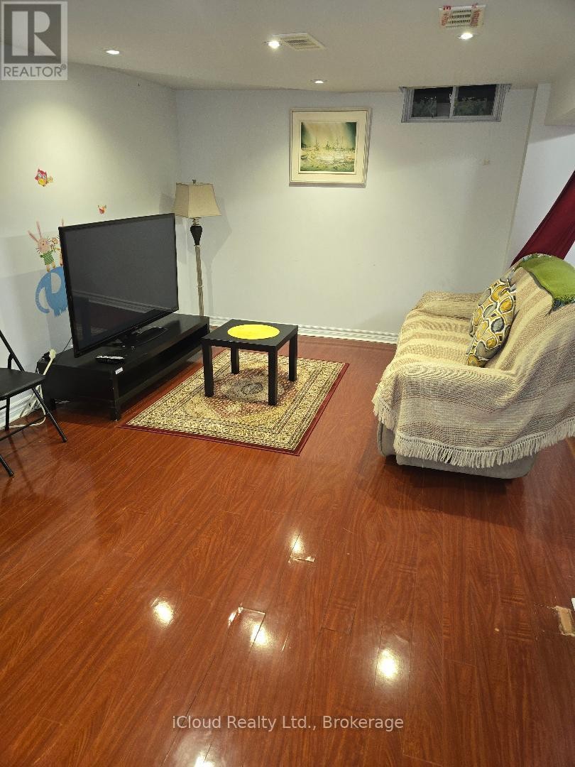 












BASEMENT - 1659 SUMMERGROVE CRESCENT

,
Mississauga (East Credit),




Ontario
L5M3Z6

