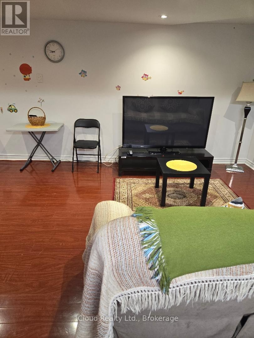 












BASEMENT - 1659 SUMMERGROVE CRESCENT

,
Mississauga (East Credit),




Ontario
L5M3Z6

