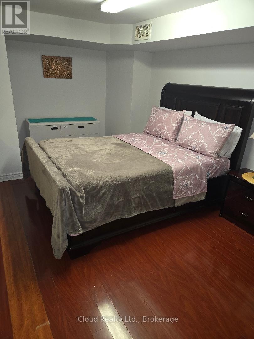 












BASEMENT - 1659 SUMMERGROVE CRESCENT

,
Mississauga (East Credit),




Ontario
L5M3Z6

