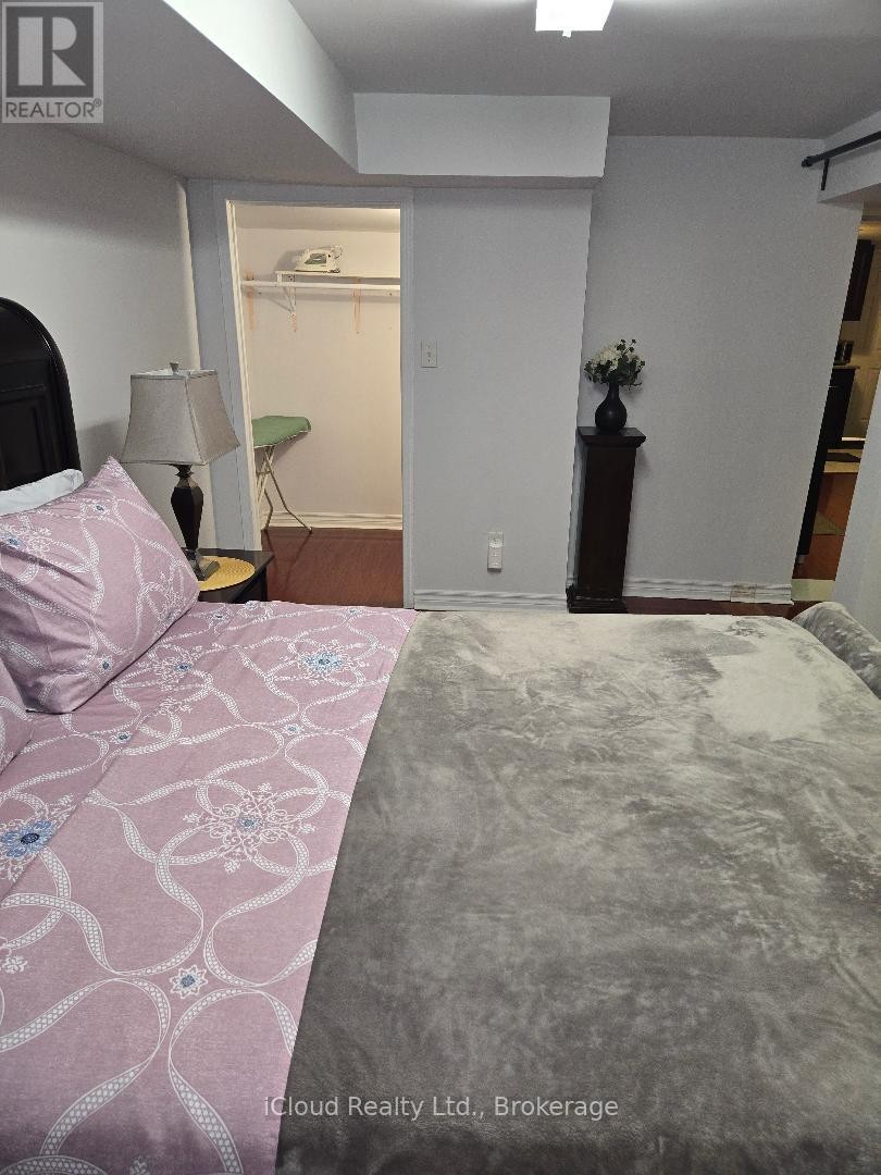 












BASEMENT - 1659 SUMMERGROVE CRESCENT

,
Mississauga (East Credit),




Ontario
L5M3Z6

