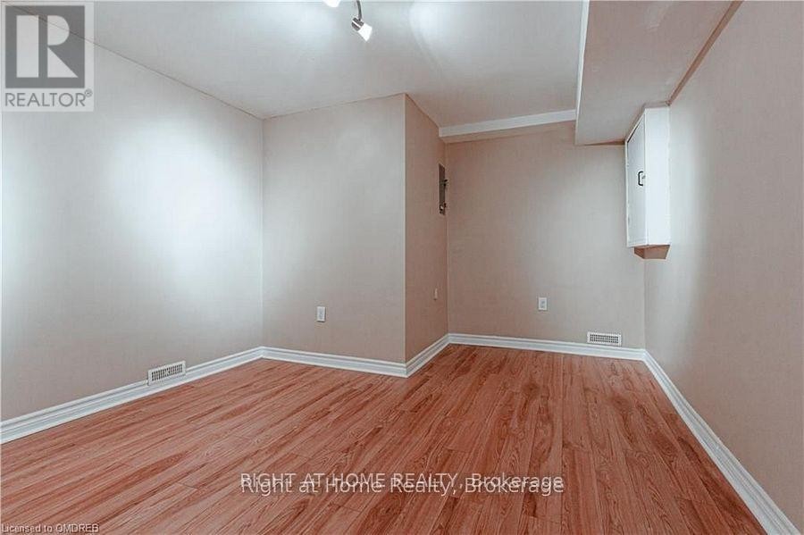 












1407 MCDERMOTT WAY N

,
Milton (BE Beaty),




Ontario
L9T6L6

