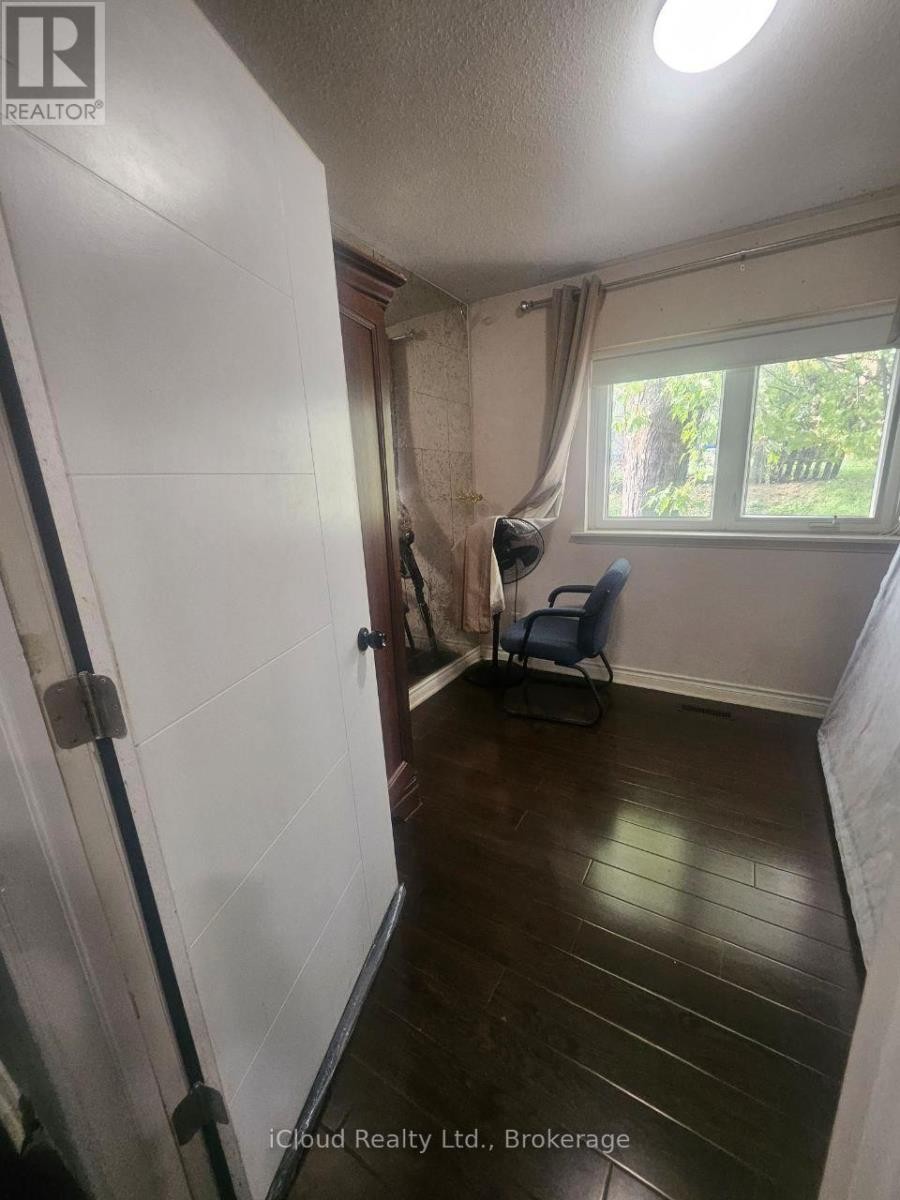 












182 - 6448 FINCH AVENUE W

,
Toronto (Mount Olive-Silverstone-Jamestown),




Ontario
M9V1T4

