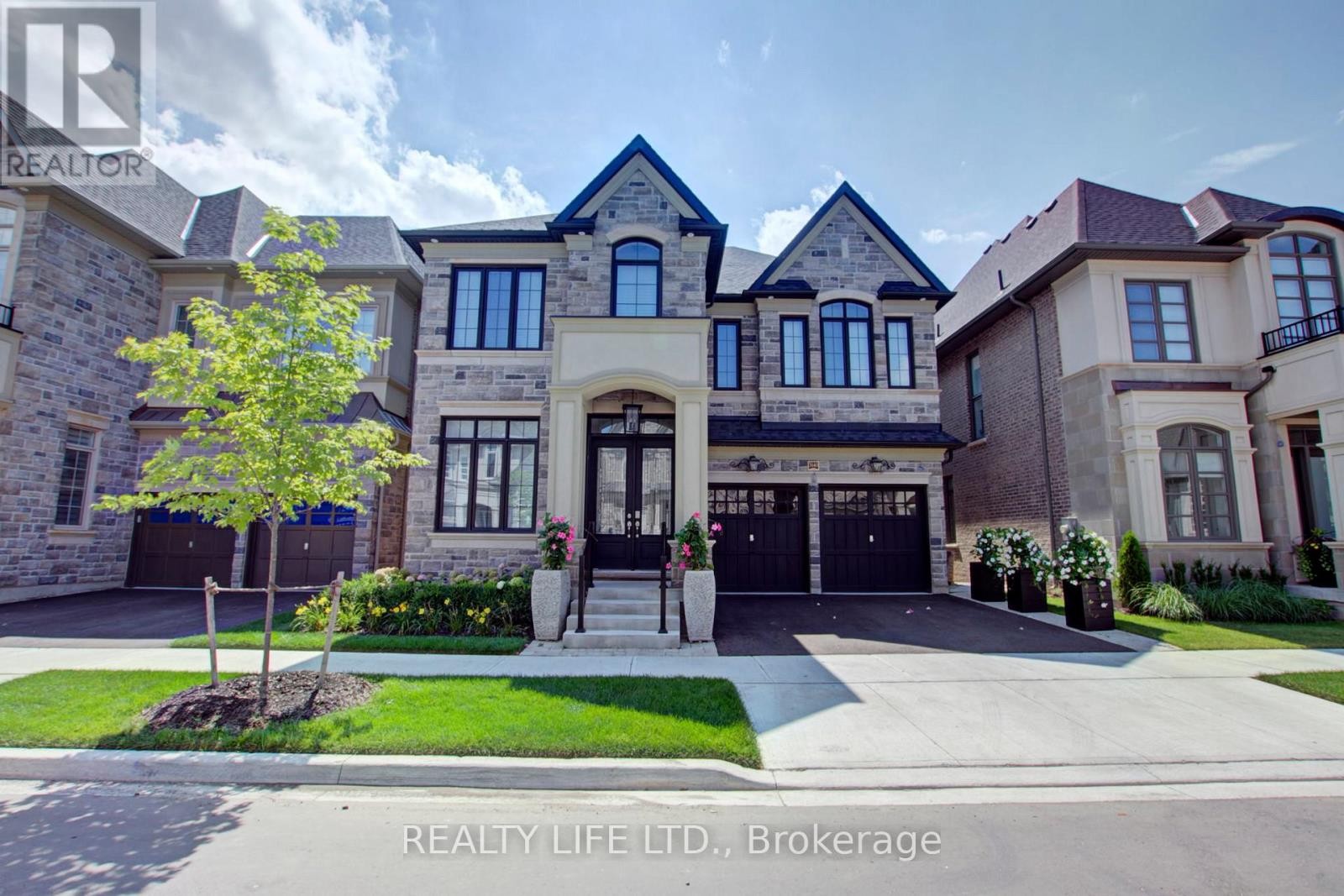 












3140 DANIEL WAY

,
Oakville (GO Glenorchy),




Ontario
L6H0V1

