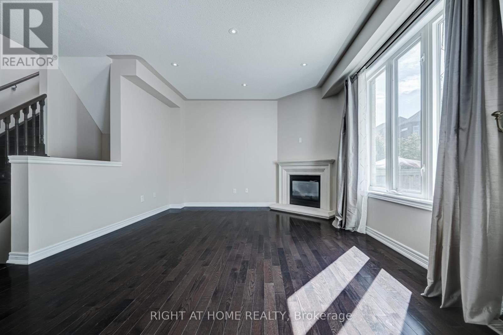 












3407 WHILABOUT TERRACE

,
Oakville (BR Bronte),




Ontario
L6L0A7

