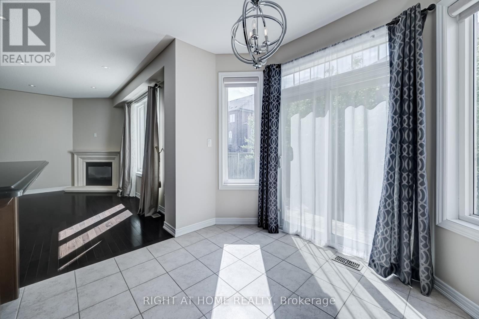 












3407 WHILABOUT TERRACE

,
Oakville (BR Bronte),




Ontario
L6L0A7

