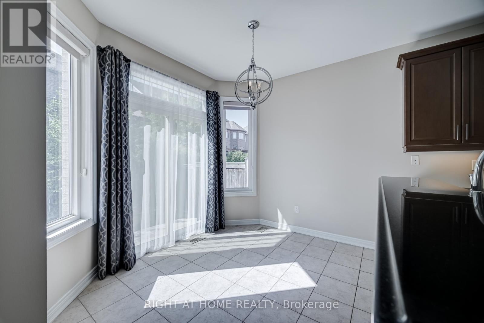 












3407 WHILABOUT TERRACE

,
Oakville (BR Bronte),




Ontario
L6L0A7

