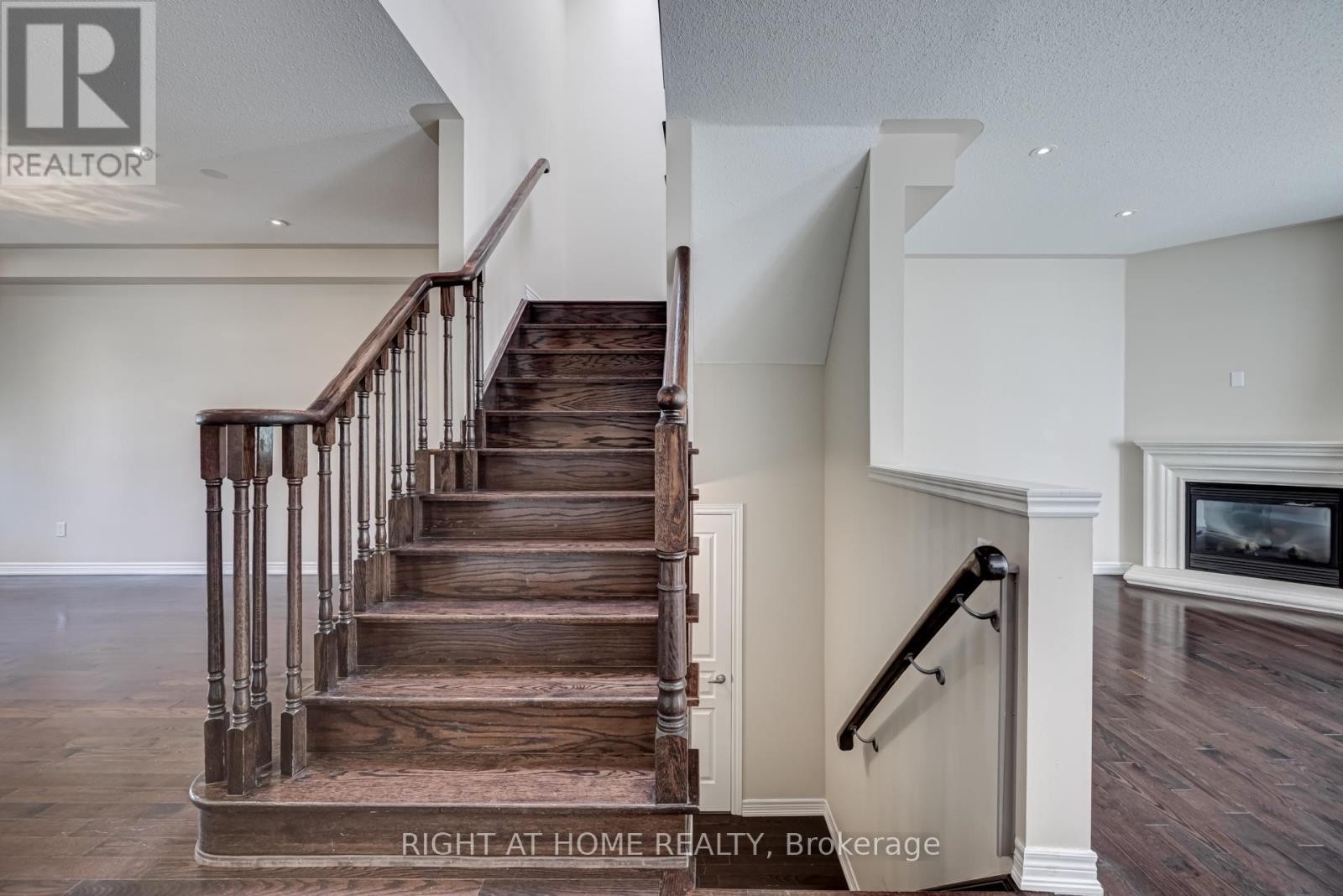 












3407 WHILABOUT TERRACE

,
Oakville (BR Bronte),




Ontario
L6L0A7

