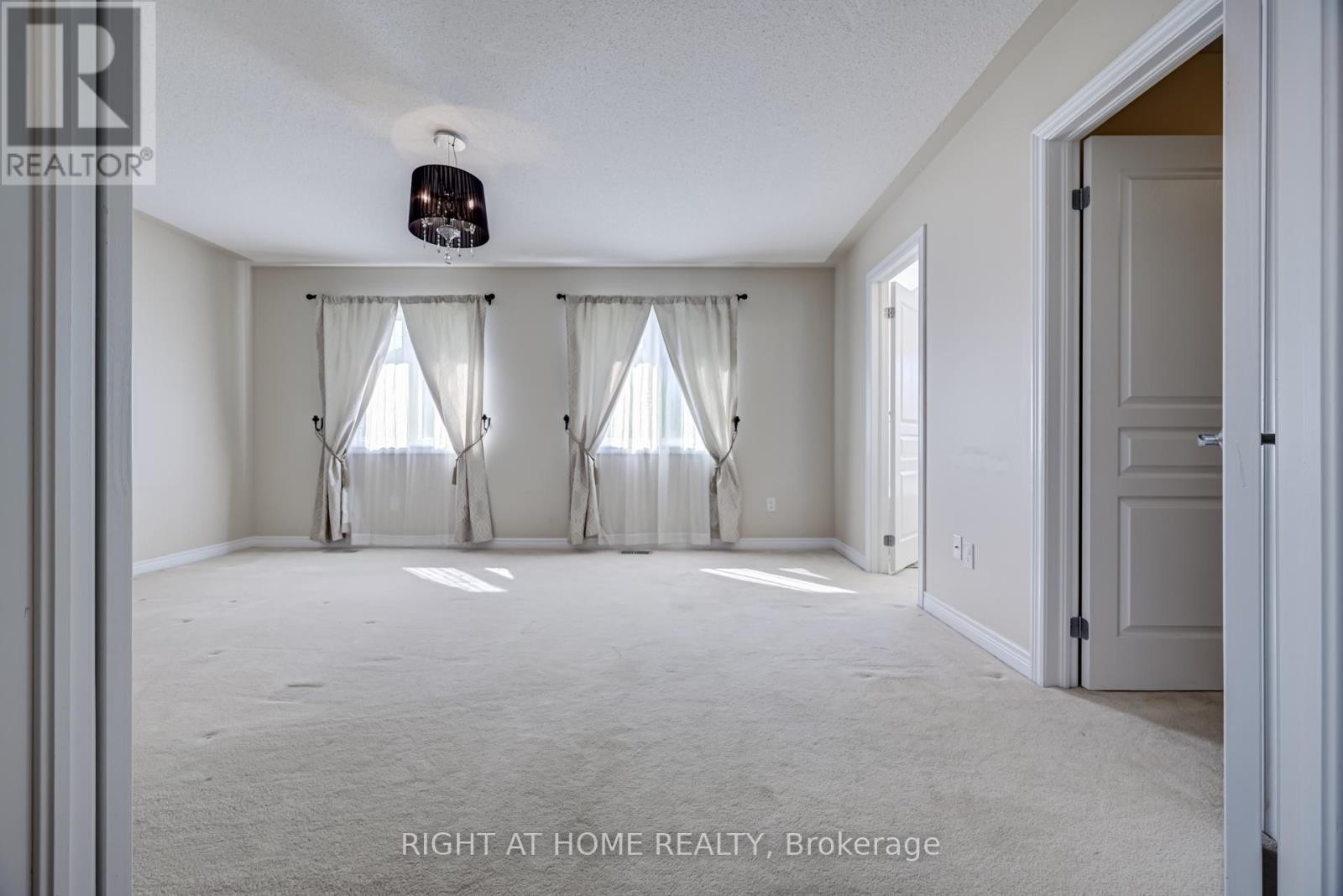 












3407 WHILABOUT TERRACE

,
Oakville (BR Bronte),




Ontario
L6L0A7

