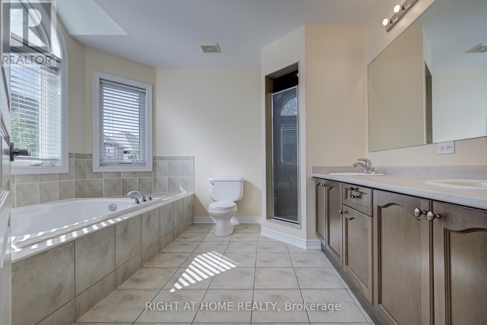 












3407 WHILABOUT TERRACE

,
Oakville (BR Bronte),




Ontario
L6L0A7

