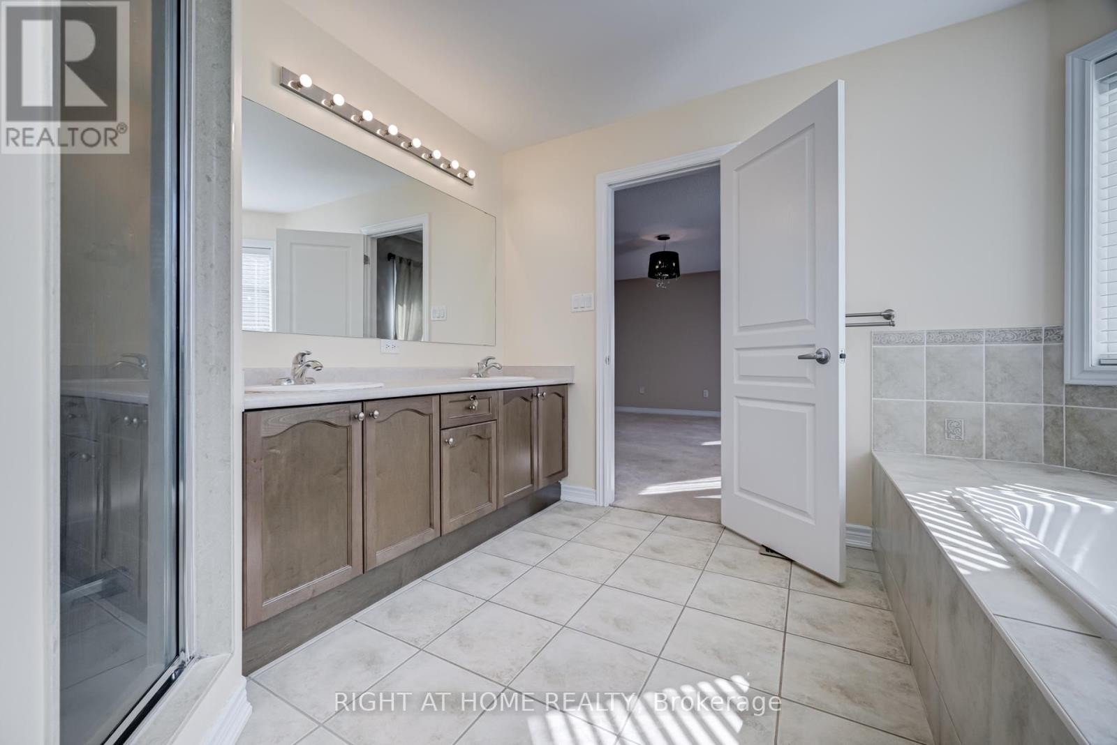 












3407 WHILABOUT TERRACE

,
Oakville (BR Bronte),




Ontario
L6L0A7

