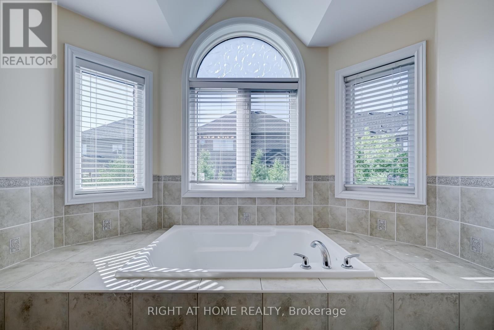 












3407 WHILABOUT TERRACE

,
Oakville (BR Bronte),




Ontario
L6L0A7

