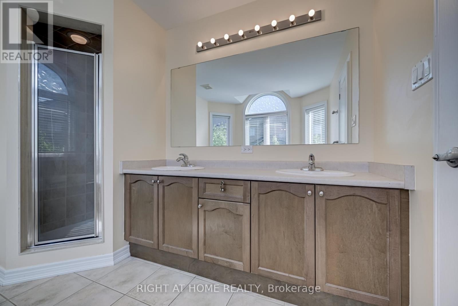 












3407 WHILABOUT TERRACE

,
Oakville (BR Bronte),




Ontario
L6L0A7

