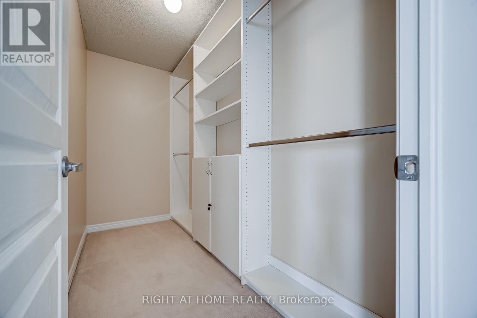 












3407 WHILABOUT TERRACE

,
Oakville (BR Bronte),




Ontario
L6L0A7

