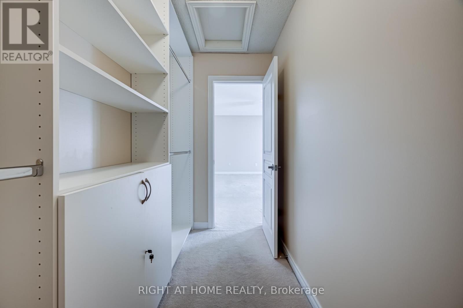 












3407 WHILABOUT TERRACE

,
Oakville (BR Bronte),




Ontario
L6L0A7

