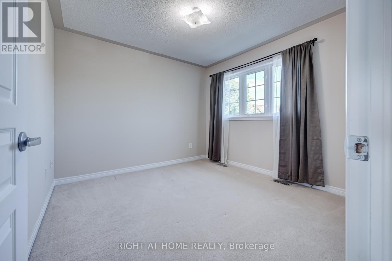 












3407 WHILABOUT TERRACE

,
Oakville (BR Bronte),




Ontario
L6L0A7

