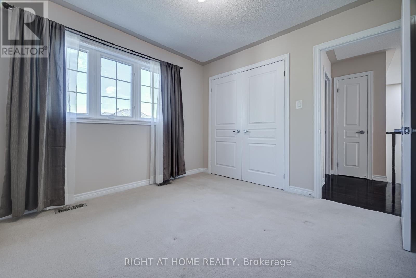 












3407 WHILABOUT TERRACE

,
Oakville (BR Bronte),




Ontario
L6L0A7

