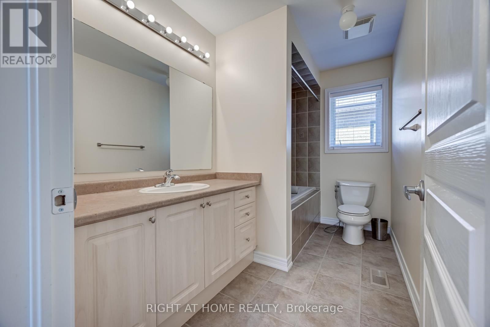 












3407 WHILABOUT TERRACE

,
Oakville (BR Bronte),




Ontario
L6L0A7

