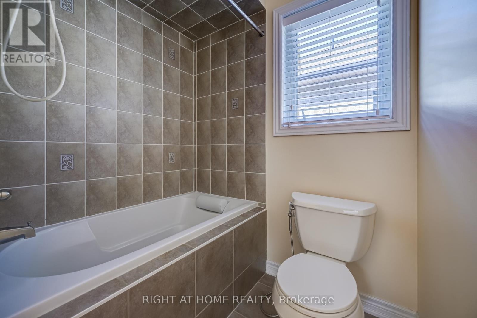 












3407 WHILABOUT TERRACE

,
Oakville (BR Bronte),




Ontario
L6L0A7

