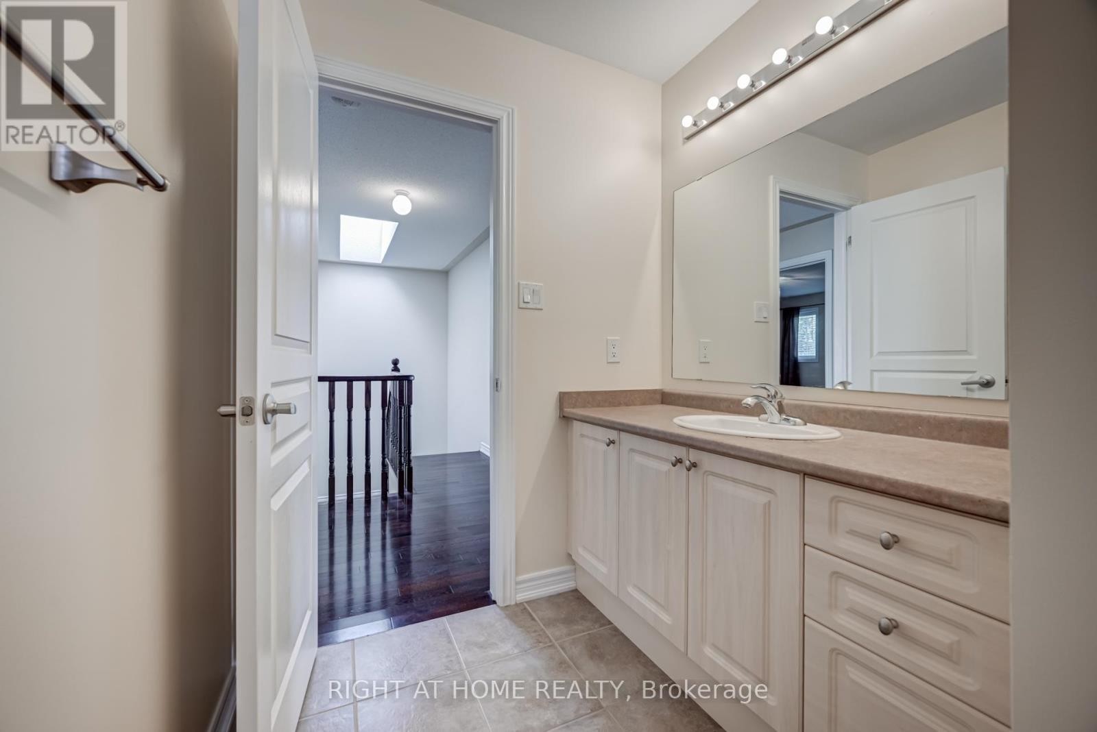 












3407 WHILABOUT TERRACE

,
Oakville (BR Bronte),




Ontario
L6L0A7

