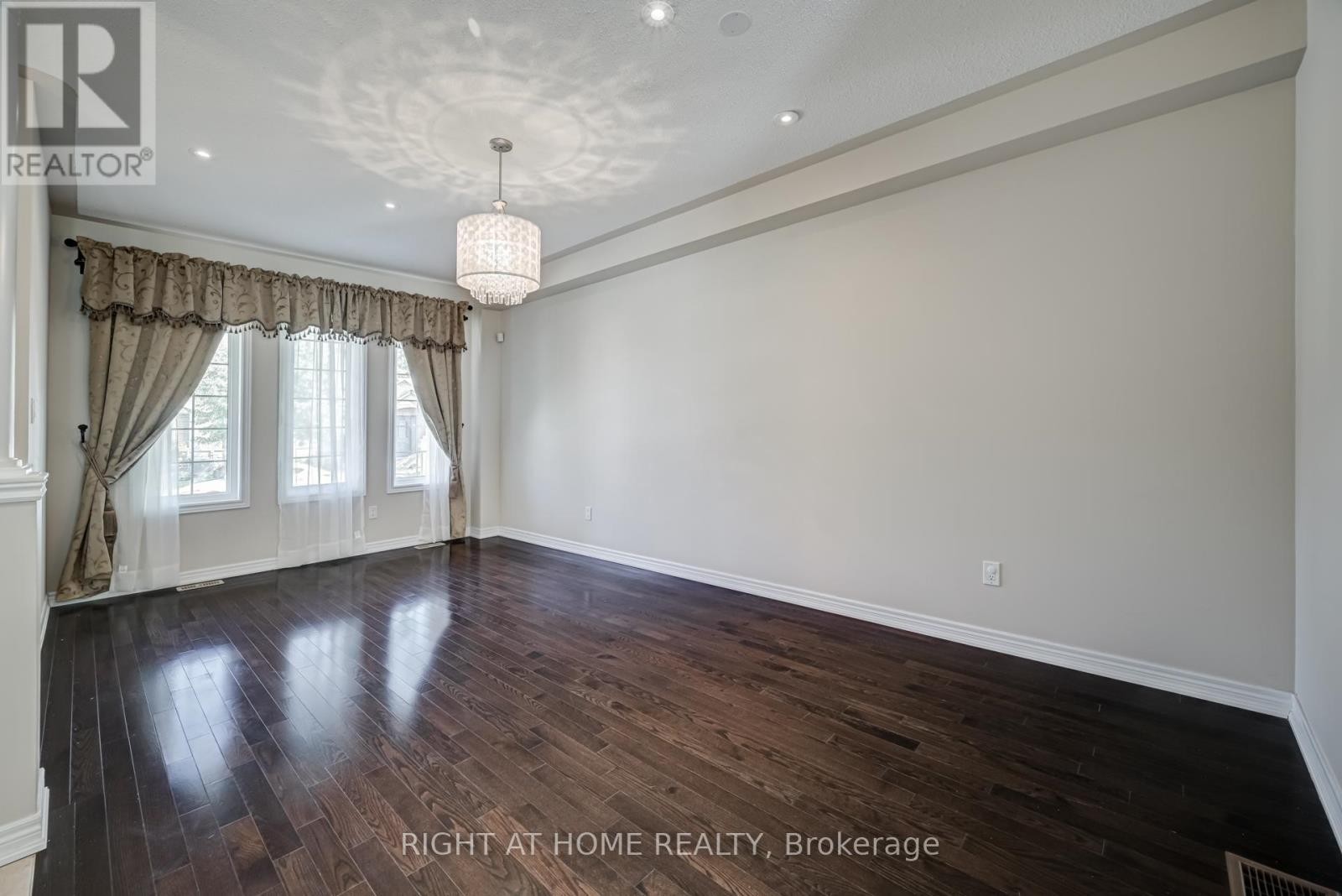 












3407 WHILABOUT TERRACE

,
Oakville (BR Bronte),




Ontario
L6L0A7

