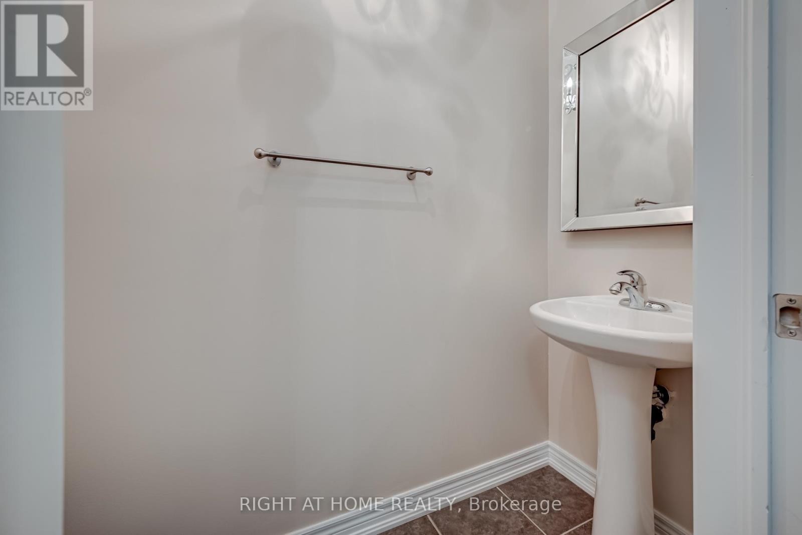 












3407 WHILABOUT TERRACE

,
Oakville (BR Bronte),




Ontario
L6L0A7

