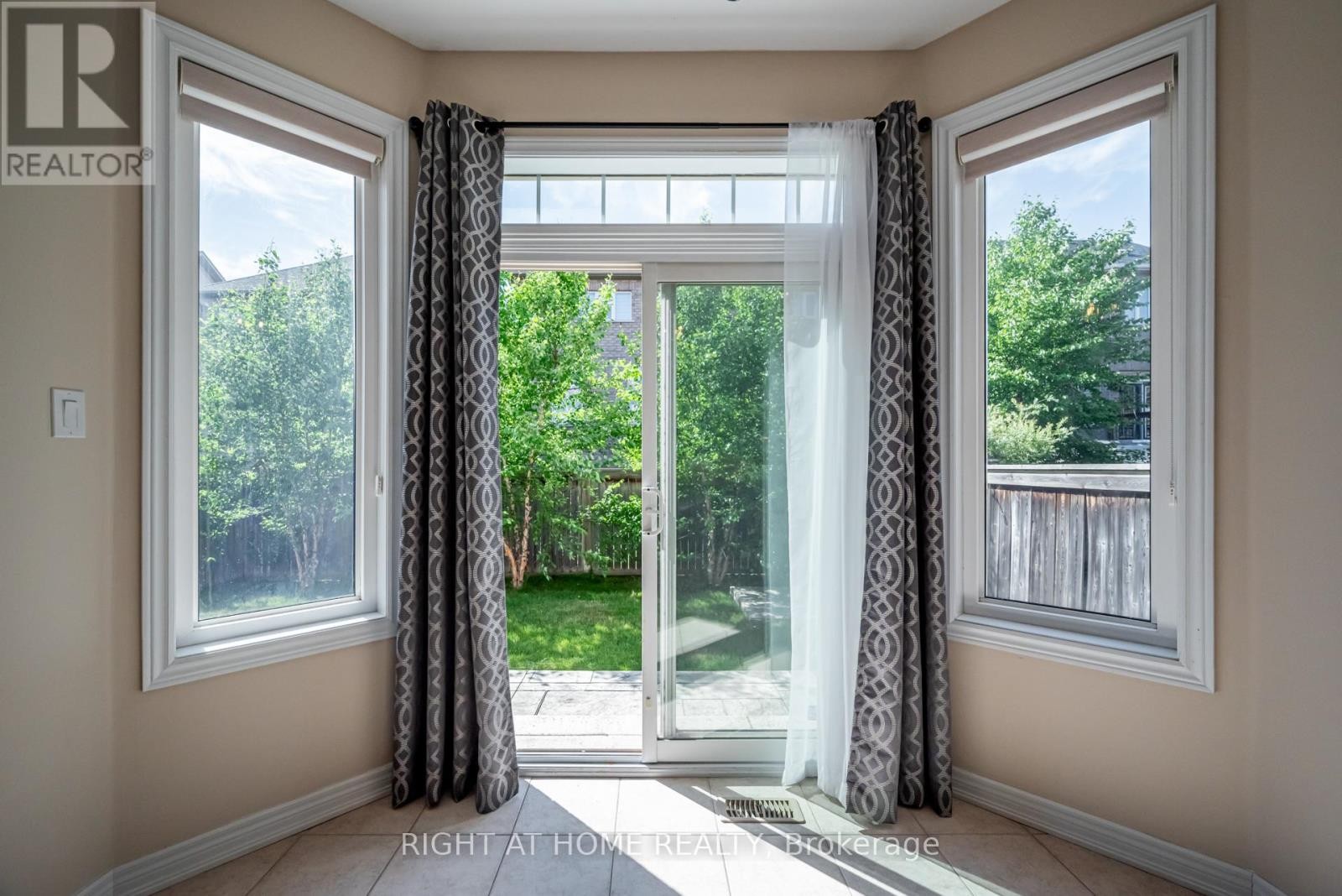 












3407 WHILABOUT TERRACE

,
Oakville (BR Bronte),




Ontario
L6L0A7

