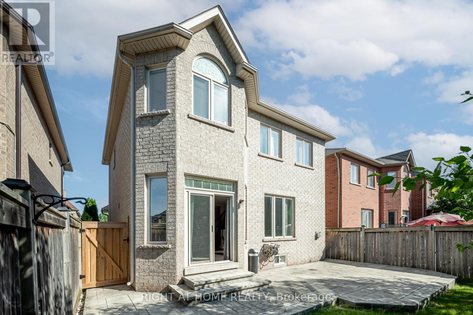












3407 WHILABOUT TERRACE

,
Oakville (BR Bronte),




Ontario
L6L0A7

