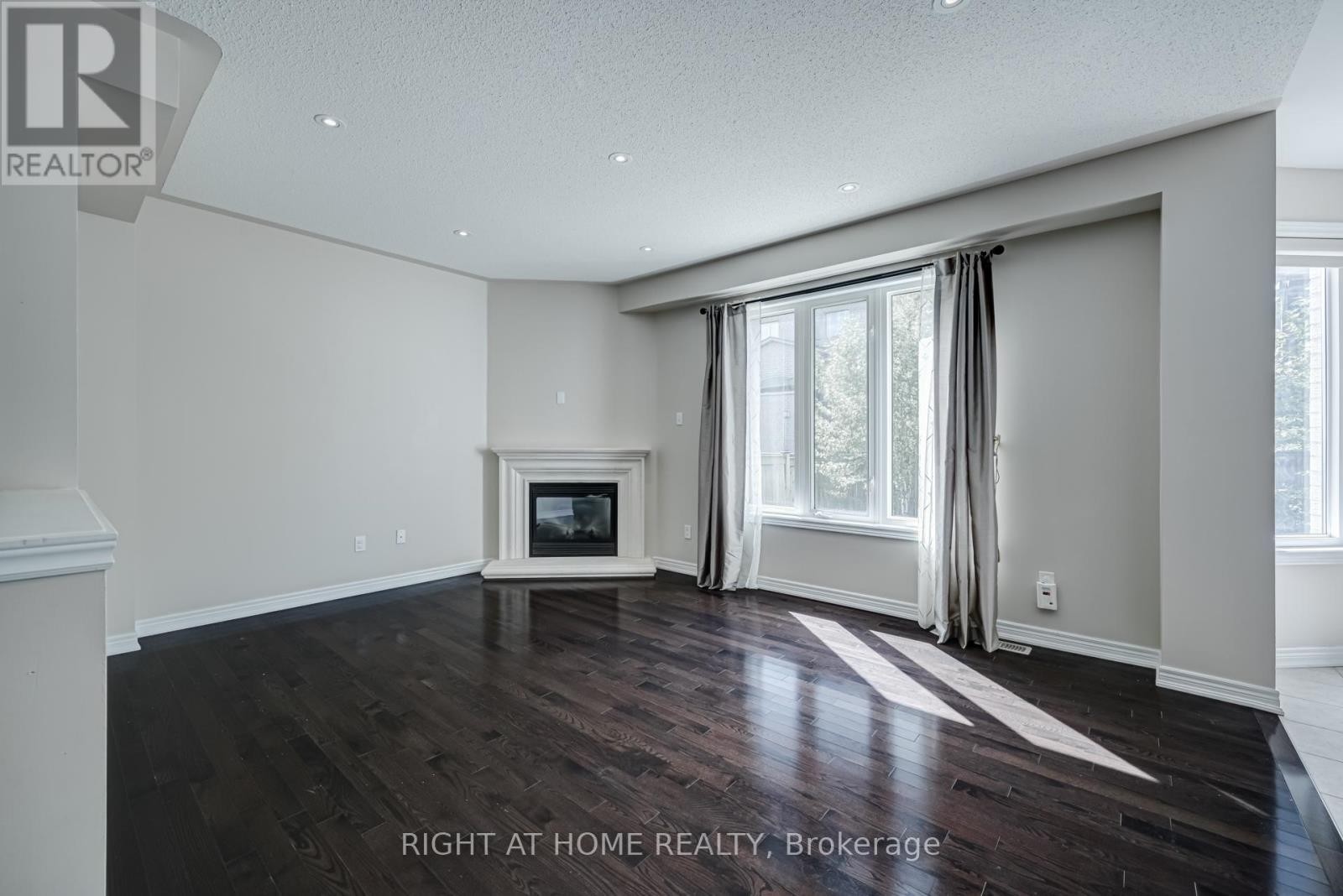 












3407 WHILABOUT TERRACE

,
Oakville (BR Bronte),




Ontario
L6L0A7

