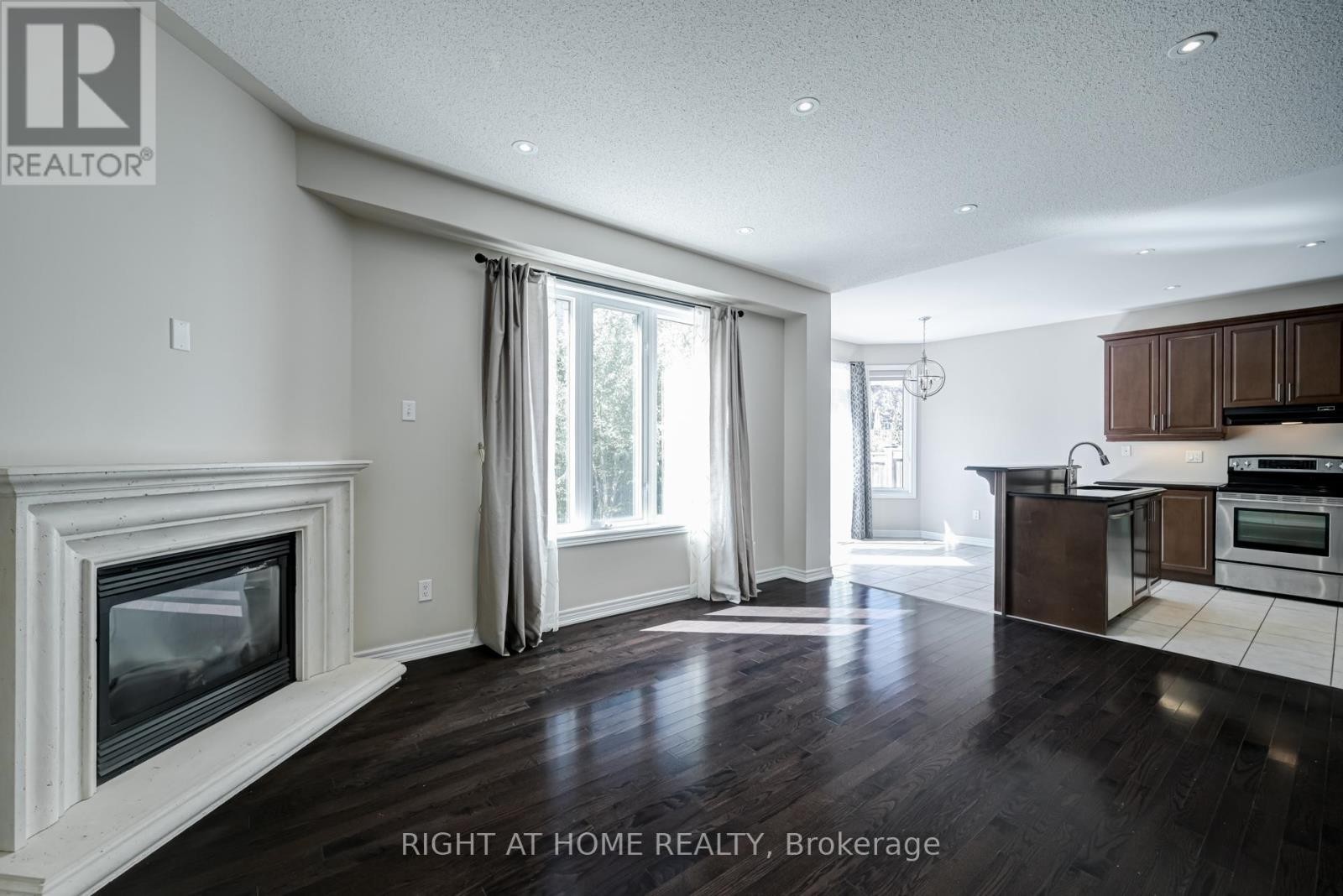 












3407 WHILABOUT TERRACE

,
Oakville (BR Bronte),




Ontario
L6L0A7

